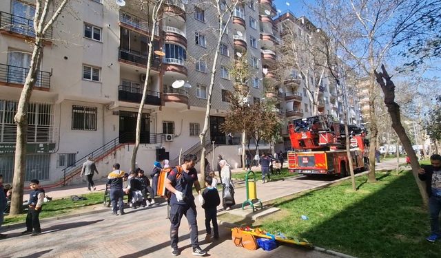 Diyarbakır'da apartmanda yangın: 5 kişi dumandan etkilendi