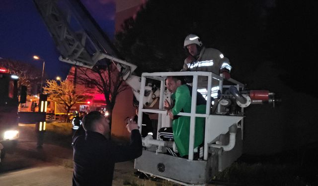 Edirne'de yangında mahsur kaldı!