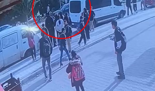 Ergani'de otomobil kaldırımdaki çocuklara çarptı