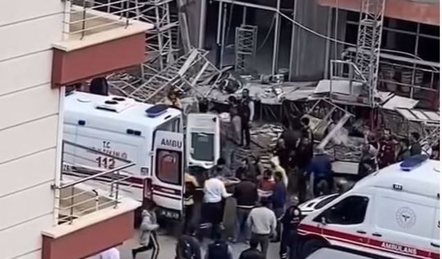 Kahramankazan'da inşaat iskelesi çöktü