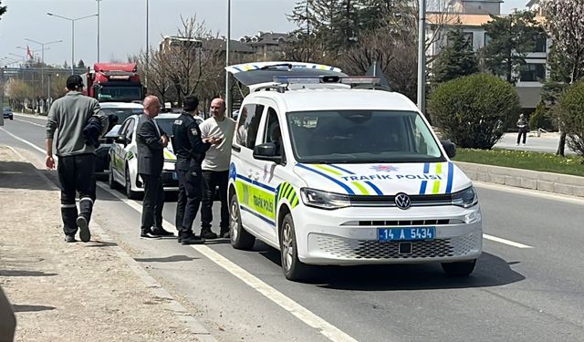 Karşıya geçmek isterken araba çarptı