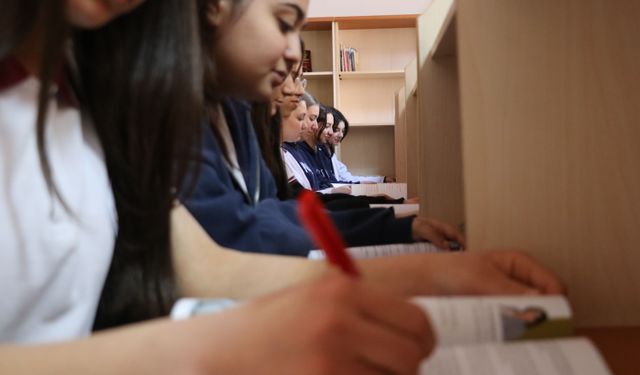 Kırsaldaki genç kızlar üniversite hayallerine bir adım daha yaklaşıyor