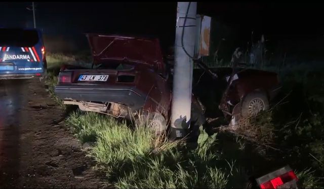 Kütahya’da direğe çarpan otomobilin sürücüsü öldü