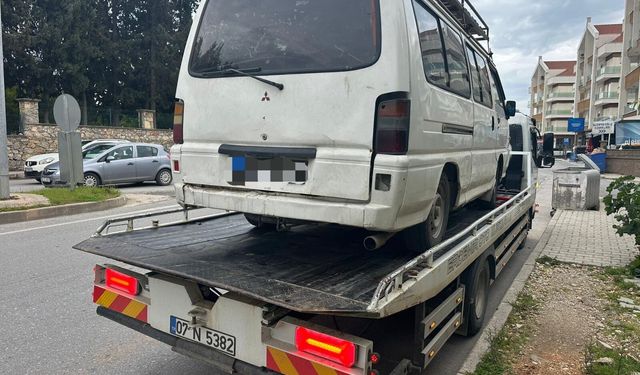 Minibüsüyle ters yönde ilerleyen sürücü cezadan kaçamadı