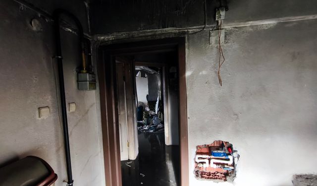 Önce evi ateşe verdi sonra babasından söndürmesini istedi