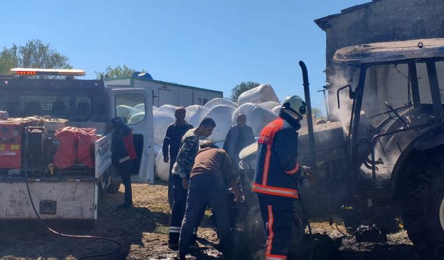 Park halindeki traktör alev alev yandı