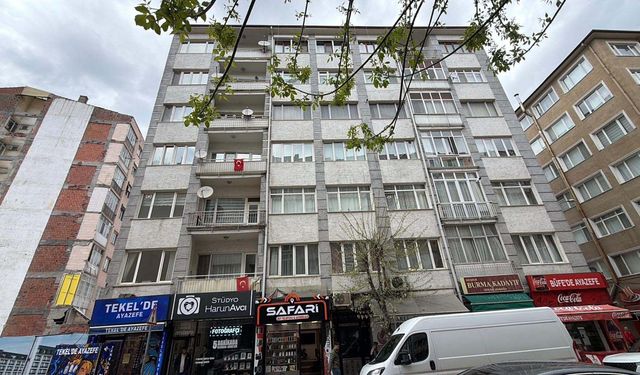 Patlayan camın parçaları başına düştü