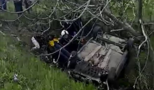 Samsun'da otomobil şarampole devrildi