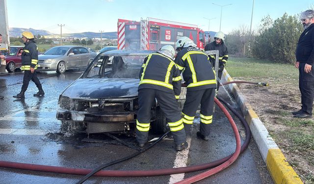 Sivas'ta Otomobili Yanan Sürücü Perişan Oldu