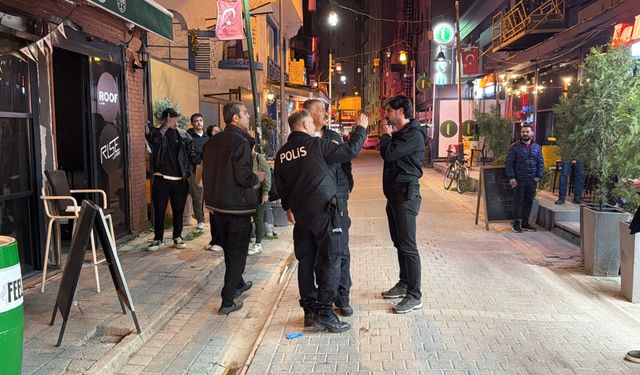 Sokak ortasında bıçaklı kavga