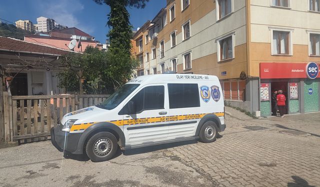 Tamir için çıktığı binanın çatısından düştü