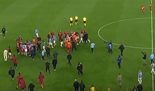 Trabzon’da Maç Sonu Gerginliği! Abdülkerim Bardakcı Kırmızı Kart Gördü