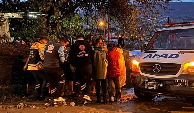 Hatay'da sağanak nedeniyle ev çöktü: 1 kişi hayatını kaybetti