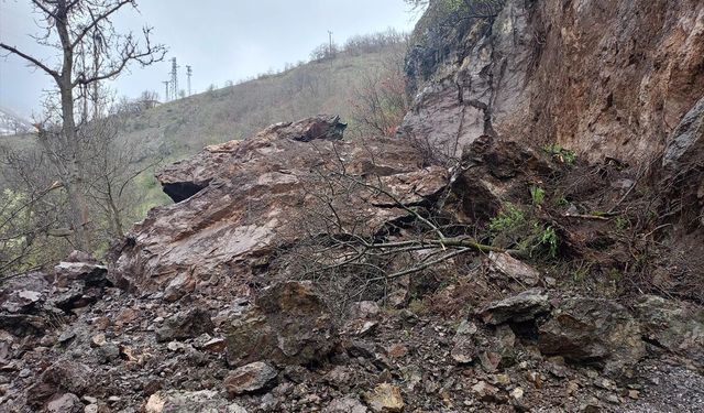 Sivas'ta köy yolu kapandı