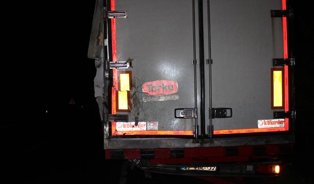 Aksaray'da tarım işçilerini taşıyan minibüs TIR'a arkadan çarptı
