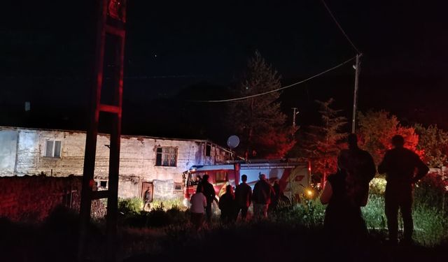 Ankara'da Tek Katlı Ev Yandı