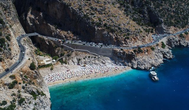 Antalya'da bayram yoğunluğu: Belek ve Kundu’daki oteller doldu