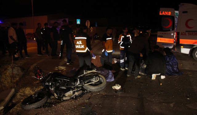 Antalya'da motosiklet çöp kamyonuyla çarpıştı