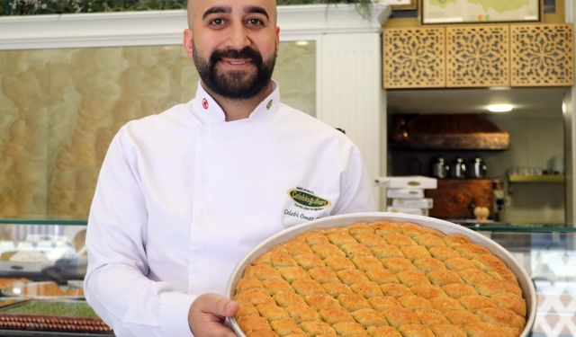 Baklava ustaları 24 saatlik bayram mesaisine başladı