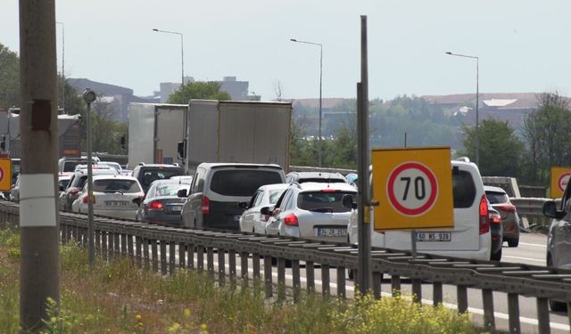 Bolu Dağı geçişinde bayram trafiği yoğunluğu oluştu