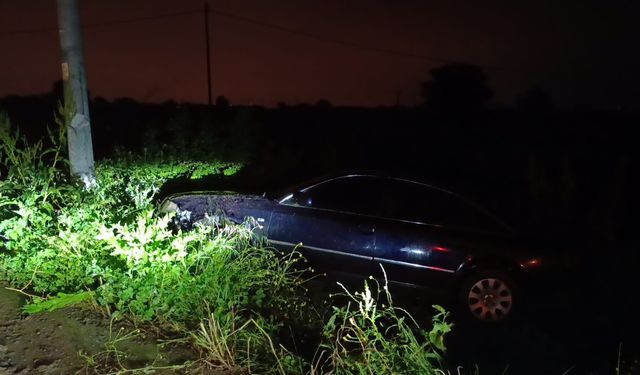 Bursa'da tarlaya uçan otomobilini bırakıp kaçtı