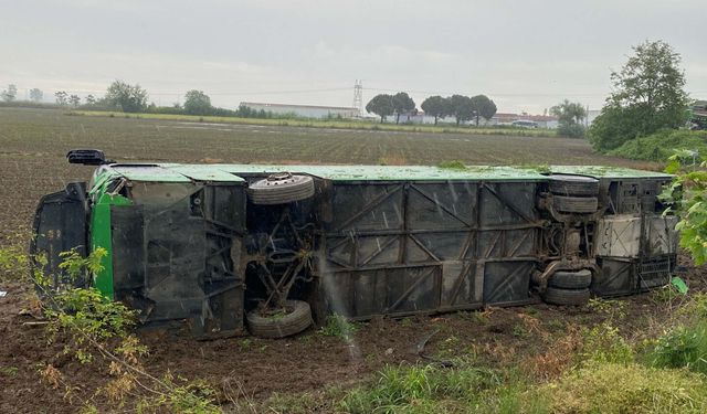 Çanakkale'de otobüs devrildi: Çok sayıda yaralı var