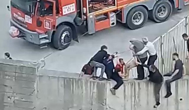 Dereye düşen küçük çocuk iple kurtarıldı