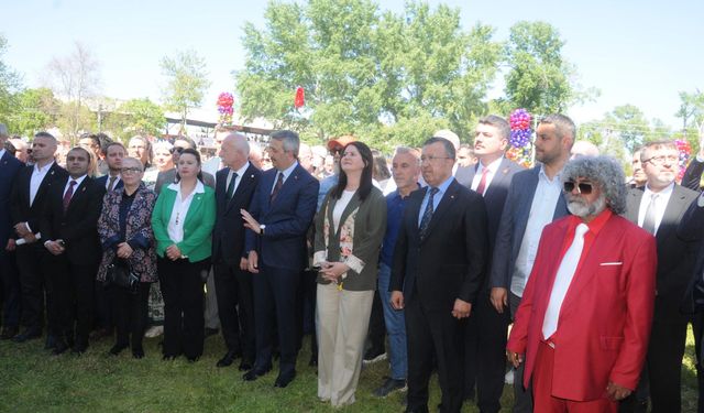 Edirne’de Kakava ve Hıdırellez coşkusu: Binlerce kişi baharı ateşle karşıladı