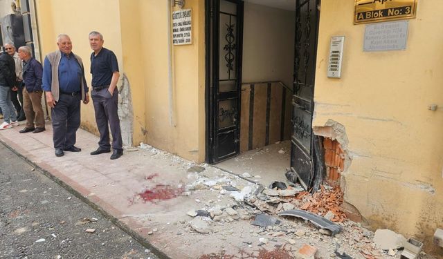 Eskişehir'de hafif ticari araç yayalara çarptı