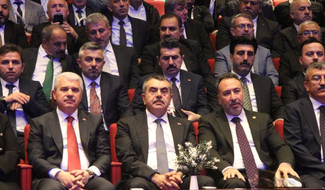 "Evlatlarımızı ekranların insafına terk etmemeliyiz"