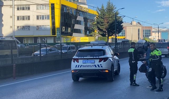 Gaziosmanpaşa'da tramvay motosikletle çarptı