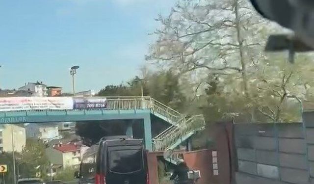 İstanbul'da motosikletliye minibüs çarptı