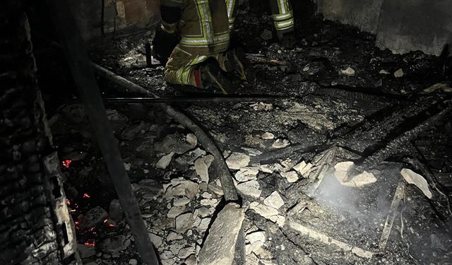 İzmir’de çıkan yangında 4 kardeşten 1'i öldü, 3'ü hastaneye kaldırıldı