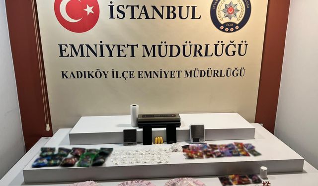 Kadıköy'de Araç Tamponundan Uyuşturucu Çıktı