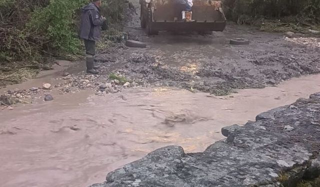 Karabük'te sağanakta mahsur kalan kişiler kurtarıldı