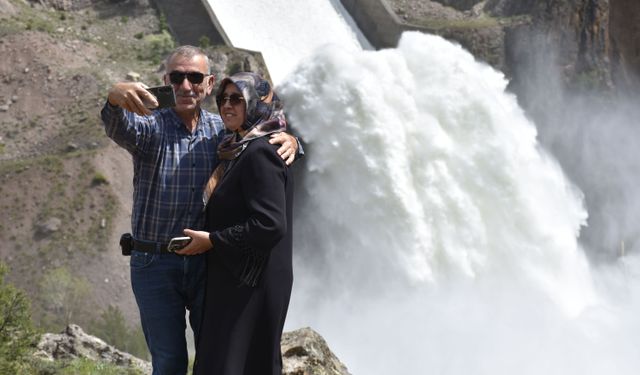 Kılıçkaya Barajı’nda büyüleyen manzara