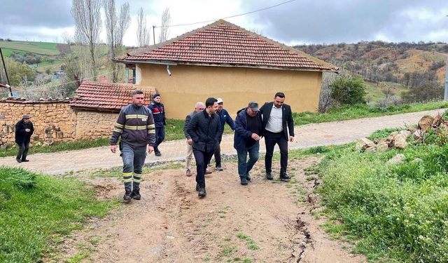 Kırıkkale'de sağanak sonrası toprak kayması oluştu