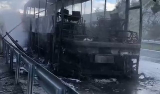 Mersin'de otoyolda yolcu otobüsü yandı