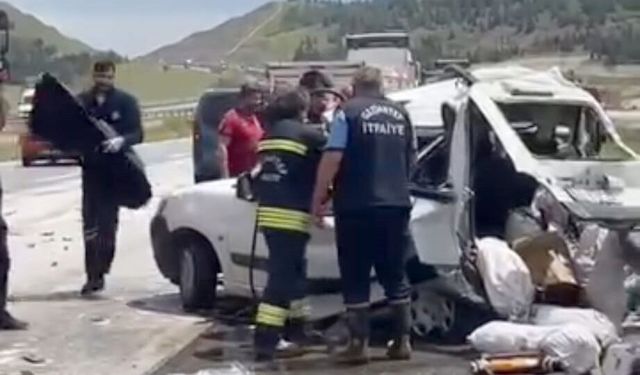 Nurdağı’nda TIR Otomobile Çarptı: 2 Ölü, 2 Yaralı