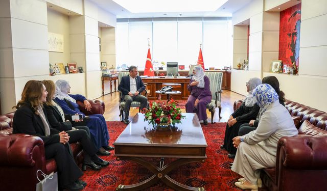 Özgür Özel, 'Barış Anneleri' heyetini kabul etti