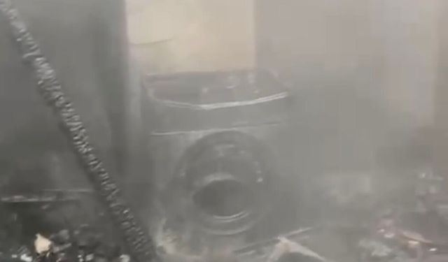 Tek katlı müstakil ev yangında kullanılmaz hale geldi