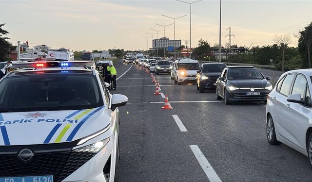 Tekirdağ'da Midibüsün Çarptığı Kamyonet Takla Attı