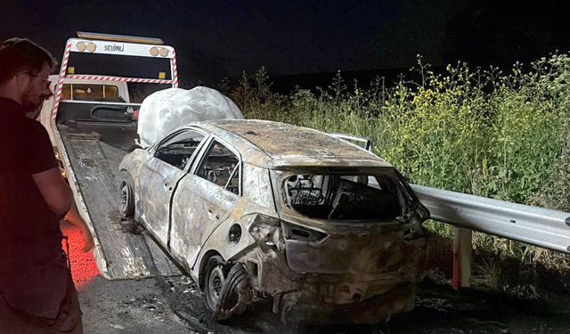 Tekirdağ'da otomobili alevler sardı