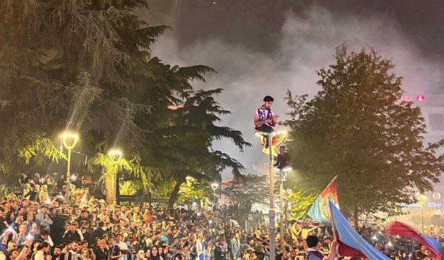 Trabzon’da şampiyonluk coşkusu meydanlara taştı