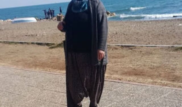 Üzerine ağaç devrilen 4 çocuk annesi öldü