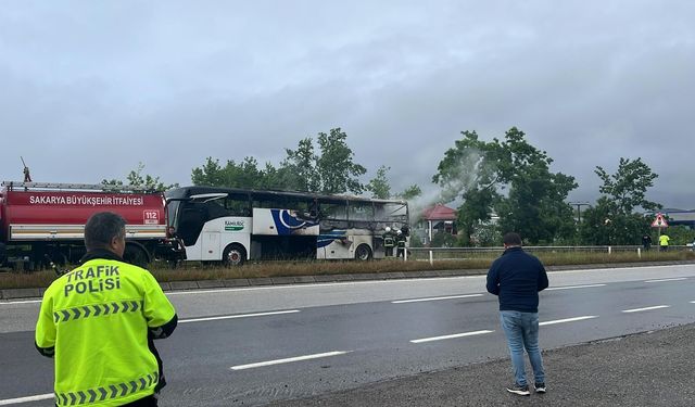 Yolcu otobüsü alev topuna dönüştü