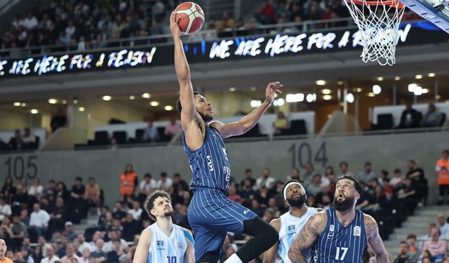 Anadolu Efes Yarı Finalde