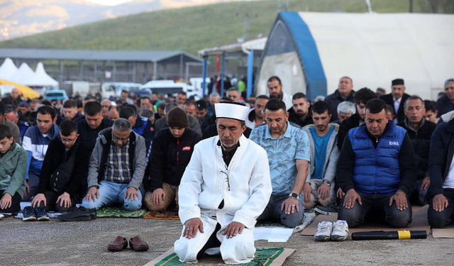 Yenimahalle Belediyesi’nden Kurban Kesim Alanında Yoğun Mesai