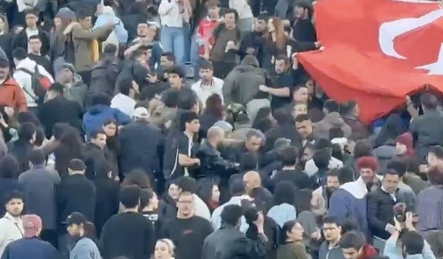 İlkay Akkaya'nın konseri sırasında ODTÜ'de Türk bayraklı ve Bozkurt işaretli protesto!