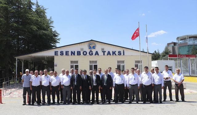 Ankara'daki taksiciler NATO Zirvesi için hazırlanıyor